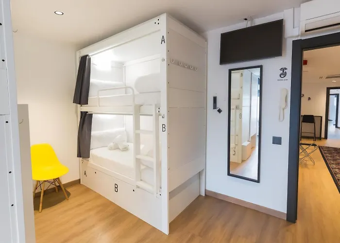 Airhostel Barcelona Airport 24hHostal