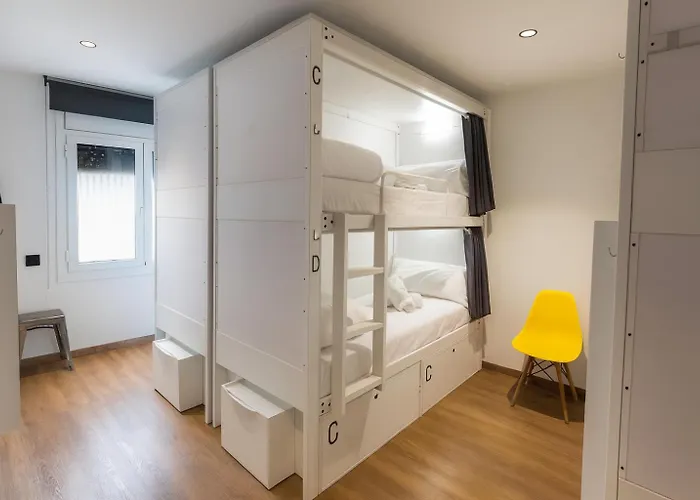 Airhostel Barcelona Airport 24hHostal