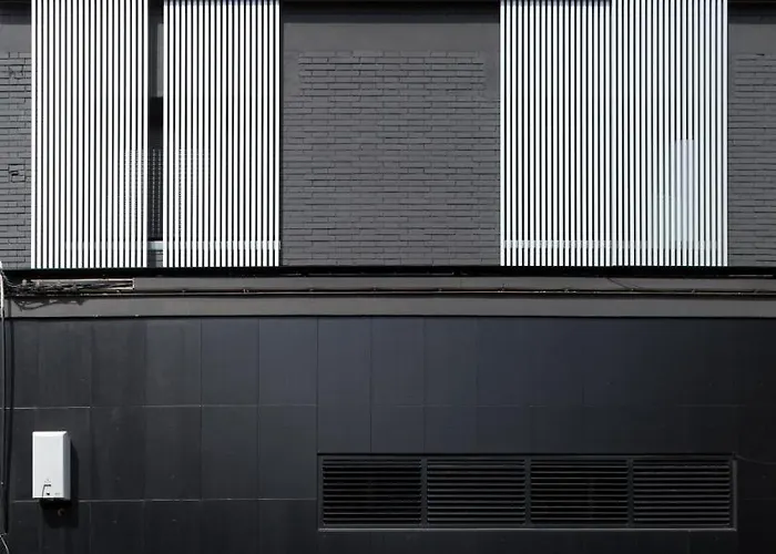 Airhostel Barcelona Airport 24hHostal